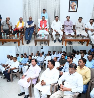 मुख्यमंत्री से सतनामी समाज के प्रमुखों ने की चर्चा,&nbsp;समाज के प्रमुखों ने कहा शांति और सौहार्द्रपूर्ण वातावरण के लिए मिलकर करेंगे कार्य