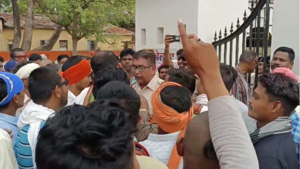 सतनामी समाज के बाद अब पटेल समाज हुआ उग्र, एसपी कार्यालय का किया घेराव, जानिए क्या है मामला