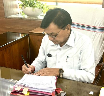 60 वर्ष पूर्ण कर चुके आठ और श्रमिकों के पेंशन पर श्रम मंत्री सह छत्तीसगढ़ भवन एवं अन्य सन्निर्माण कर्मकार कल्याण मंडल के अध्यक्ष लखन लाल देवांगन के निर्देश पर पेंशन जारी