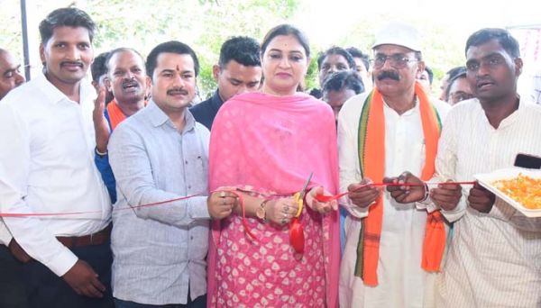 भावना बोहरा ने किया इंदौरी में जनसेवा ही भावना केंद्र का शुभारंभ