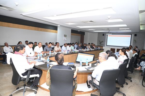 मुख्यमंत्री के निर्देश पर उपमुख्यमंत्री विजय शर्मा ने ली पंचायत एवं ग्रामीण विकास विभाग की समीक्षा बैठक