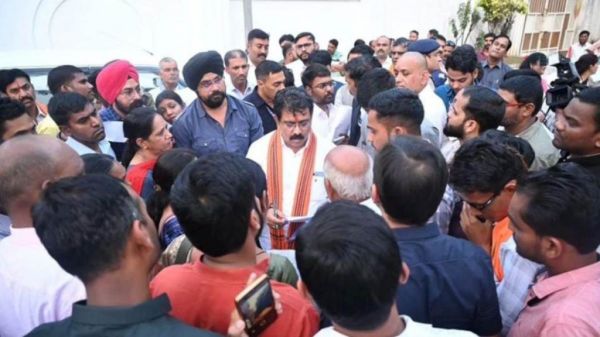 शहीद परिवारों का अनिश्चितकालीन हड़ताल आज से, जानिए क्या है परिजनों की मांगें&hellip;