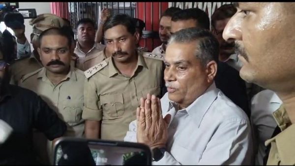 लोक आयोग के आयुक्त जस्टिस शर्मा ने मांगी माफी, कहा- आयोग के कर्मचारियों की गलती पर मैं माफी मांगता हूँ, कल कड़ी कार्रवाई होगी&hellip;