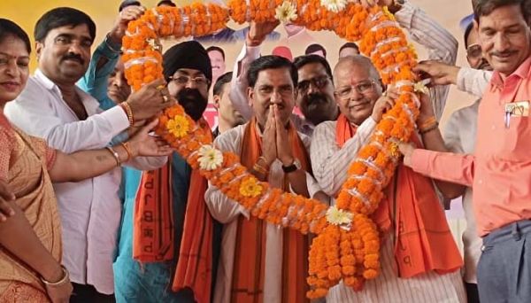 देश के विकास के लिए निरंतर काम कर रहे हैं प्रधानमंत्री नरेन्द्र मोदी : तोखन साहू