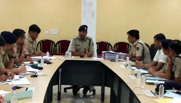 पुलिस अधीक्षक संतोष सिंह ने लिया क्राइम मीटिंग, गौ तस्करों के खिलाफ कड़ी कार्यवाही का निर्देश दिया