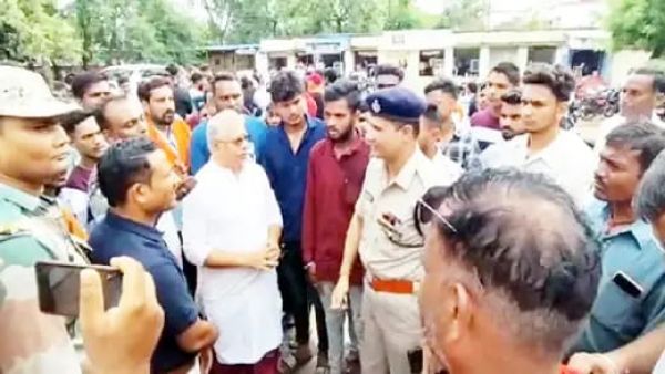 पुलिस के खिलाफ गोरक्षकों का प्रदर्शन : बोले- पुलिस को सूचना देने के बावजूद नहीं होती कार्रवाई, एसपी ने दिया आश्वासन