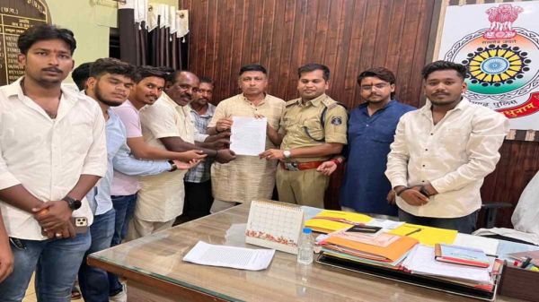 कांग्रेसियों ने चैतन्य टेक्नो स्कूल के खिलाफ थाने में की शिकायत, CBSE स्कूल के नाम पर पालकों को ठगने का लगाया आरोप