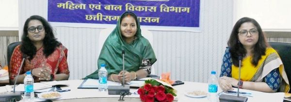 महिला एवं बाल विकास मंत्री लक्ष्मी राजवाड़े ने बच्चों को आंगनबाड़ी में पांच फलदार वृक्ष लगाने की अपील