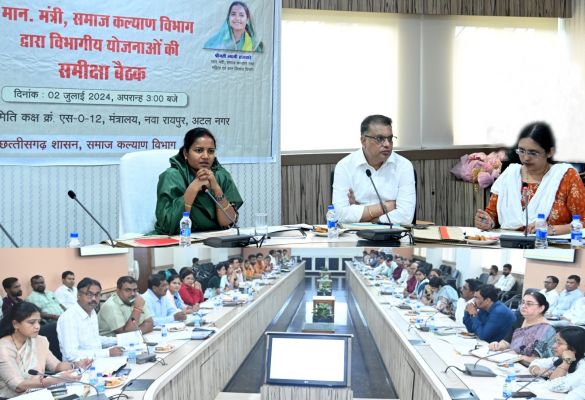 समाज कल्याण मंत्री लक्ष्मी राजवाड़े ने विभाग की ली समीक्षा बैठक