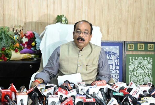 छत्तीसगढ़ में राष्ट्रीय राजमार्गों के उन्नयन एवं चौड़ीकरण के 18 कार्यों के लिए भारत सरकार द्वारा 3289 करोड़ रुपए का प्रावधान उप मुख्यमंत्री अरुण साव ने पत्रकार-वार्ता में दी जानकारी