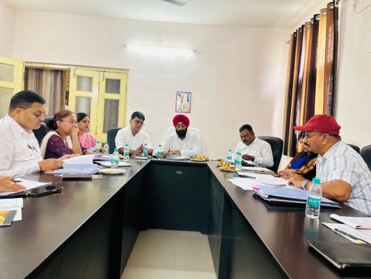 खाद्य आयोग के अध्यक्ष ने विभागीय योजनाओं समीक्षा की