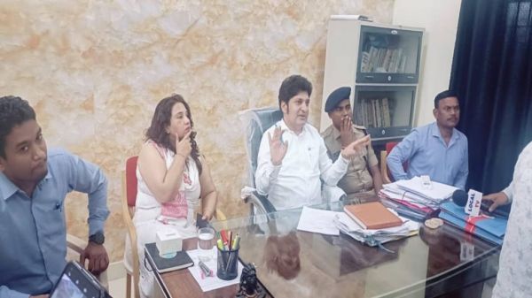 डॉक्टरों और भाजपा नेता के बीच थमा विवाद : अफसरों की टीम ने दोनों पक्षों में कराया सुलह, अपर कलेक्टर ने कहा &ndash; अस्पताल की बढ़ाई जाएगी सुरक्षा