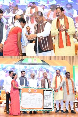 मुख्यमंत्री के हाथों सम्मानित हुईं बगिया की मितानिन दीदी माधुरी पैकरा,&nbsp;राजधानी रायपुर में आयोजित &ldquo;नवा सौगात&rdquo; कार्यक्रम में मिला सम्मान, 9 बच्चों को कुपोषण से मुक्ति दिलाने में निभाई अहम भूमिका