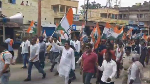 स्टेडियम उद्घाटन पर गरमाई सियासत: विधायक ने समर्थकों के साथ काटा फीता, प्रशासन पर खिलाड़ियों के साथ अन्याय का लगाया आरोप