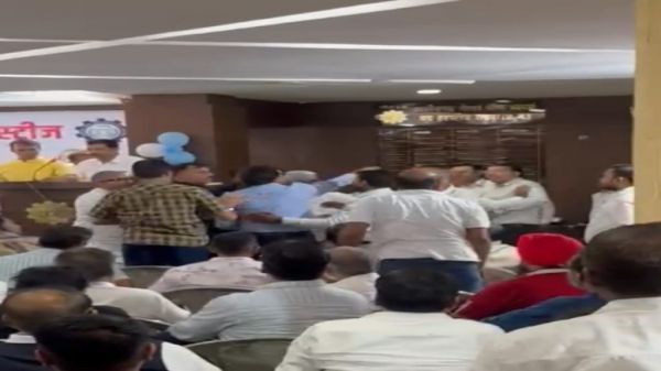 चैंबर ऑफ कॉमर्स की बैठक में हंगामा, एकता पैनल और जय व्यापार पैनल के बीच हुआ विवाद