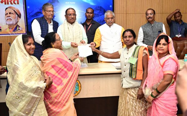 मुख्यमंत्री से राष्ट्रीय रजक महासंघ की छत्तीसगढ़ इकाई के सदस्यों ने की मुलाकात