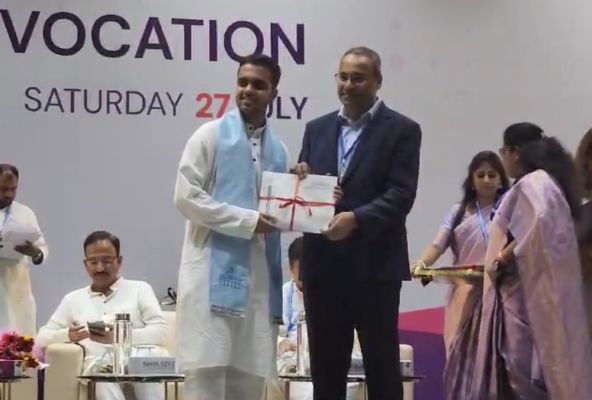 रायपुर के अरनव अरोरा ने IIT रुड़की से हासिल किया गोल्ड मेडल, बेस्ट थीसिस का मिला अवार्ड, अब पीएचडी के लिए जाएंगे कैलिफोर्निया &hellip;