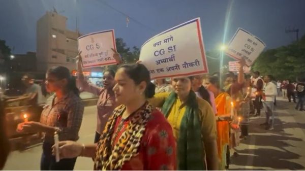 SI परीक्षा अभ्यर्थी सड़क पर उतरे, सरकार का ध्यानाकर्षण के लिए निकाला कैंडल मार्च, रिजल्ट जारी करने की मांग