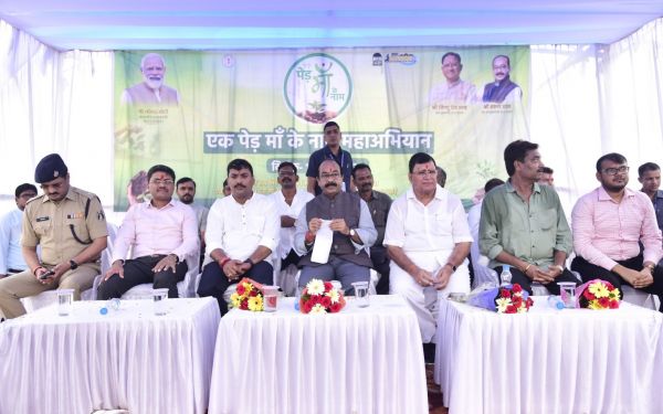 रिमझिम फुहारों के बीच सौगातों की बरसात- उप मुख्यमंत्री अरुण साव ने छह करोड़ रुपए से अधिक के विकास कार्यों की घोषणा की