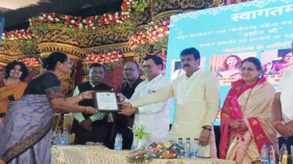 राजधानी में &ldquo;उद्योग श्री&rdquo; कार्यक्रम का आयोजन, श्रम एवं उद्योग मंत्री लखनलाल देवांगन ने उद्यमी महिलाओं का किया सम्मान