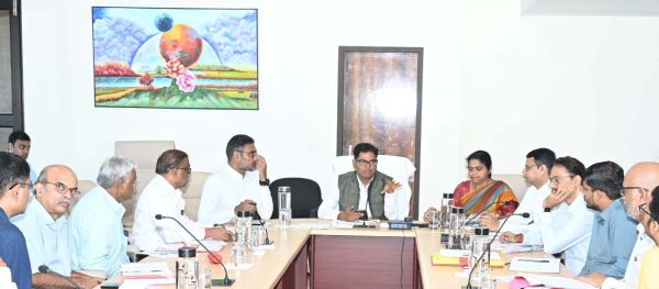 आवास एवं पर्यावरण मंत्री ओ.पी. चौधरी ने ली छत्तीसगढ़ पर्यावरण संरक्षण मंडल के क्षेत्रीय अधिकारियों की समीक्षा बैठक