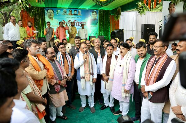 मुख्यमंत्री श्री साय राजस्व मंत्री टंकराम वर्मा के निवास पर हरेली तिहार कार्यक्रम में हुए शामिल