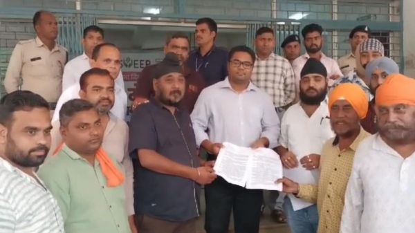 ट्रांसपोर्टर्स ने 5 चुनिंदा कंपनियों के GPS लगाने की अनिवार्यता का किया विरोध, कलेक्टर के नाम सौपा ज्ञापन