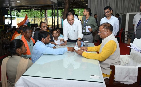 जनदर्शन में किसानों ने की शिकायत, केमिकल प्लांट से निकल रहा विषैला पानी, मुख्यमंत्री ने दिए कार्रवाई कर किसानों को राहत देने कलेक्टर बलौदाबाजार को दिए निर्देश