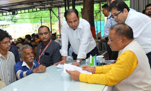 बैगा आदिवासी की जमीन पर कब्जे की शिकायत, मुख्यमंत्री ने कलेक्टर को दिए उचित कार्रवाई के निर्देश