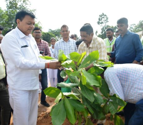 &lsquo;&lsquo;एक पेड़ मां के नाम&rsquo;&rsquo; अभियान के तहत उद्योग मंत्री ने किया पौधारोपण, आमनागरिकों से एक पेड़ मां के नाम लगाने की अपील