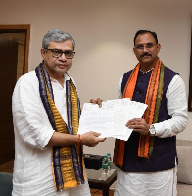 छत्तीसगढ़ के स्वास्थ्य मंत्री श्याम बिहारी जायसवाल ने केंद्रीय रेल मंत्री से की मुलाकात