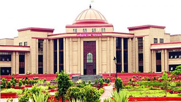 सड़कों की हालत पर हाईकोर्ट ने अफसरों की लगा दी क्&zwj;लास; पूछा- ये कैसी इंजीनियरिंग है, मांगा व्&zwj;यक्तिगत हलफनामा