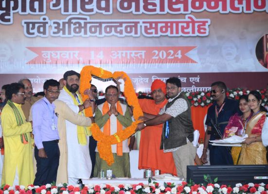 मुख्यमंत्री विष्णुदेव साय ग्राम किलकिला में स्वर्गीय कुमार दिलीप सिंह जूदेव के पुण्य तिथि पर आयोजित संस्कृति गौरव महासम्मेलन एवं अभिनंदन समारोह में हुए शामिल