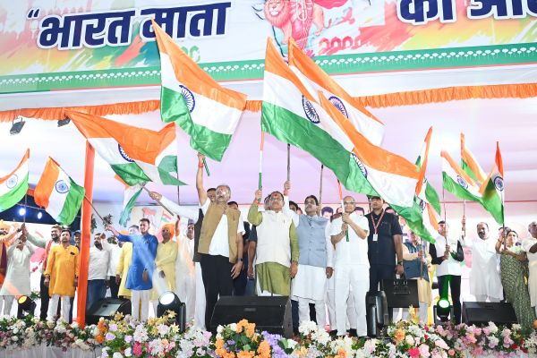 मुख्यमंत्री भारतमाता की भव्य आरती के कार्यक्रम में हुए शामिल, 'आरती भारतमाता की, जगत की भाग्य विधाता की' के मंगलगान से गूंज उठा भारत माता चौक