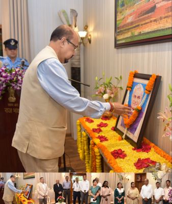 राज्यपाल रमेन डेका ने पूर्व प्रधानमंत्री भारत रत्न स्वर्गीय अटल बिहारी वाजपेयी की पुण्यतिथि पर उन्हें नमन किया
