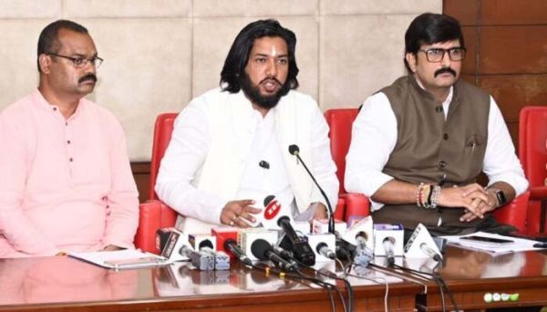 देवेंद्र यादव ने सफेद झंडा पैर के पास रखकर समाज की भावनाओं का अपमान किया: गुरु खुशवंत