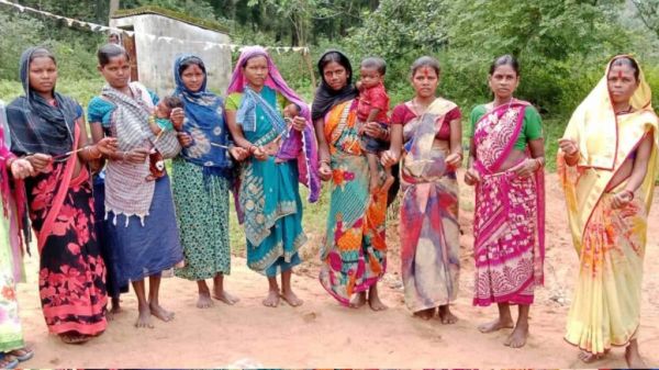 अबूझमाड़ की महिलाओं ने कलेक्टर को भेजी राखी, शाला भवन और आंगनबाड़ी के साथ मांगा पीने का पानी&hellip;