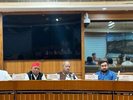 प्राक्कलन समिति की बैठक में शामिल हुए सांसद बृजमोहन अग्रवाल