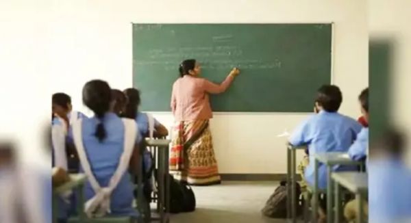 छत्&zwj;तीसगढ़ के नक्सल प्रभावित इलाकों में आदिवासी बच्चों को रोबोटिक्स और AI पढ़ाएगी साय सरकार