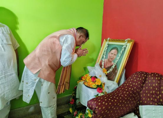 मुख्यमंत्री विष्णुदेव साय ने स्वर्गीय झिंगिया उरांव को श्रद्धांजलि अर्पित की