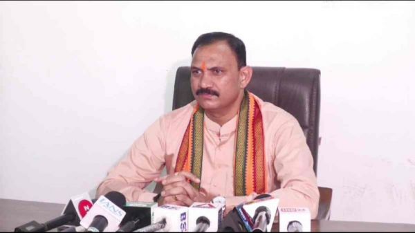 आयुष्मान कार्ड से जल्द 10 लाख तक करा सकेंगे इलाज, स्वास्थ्य मंत्री श्यामबिहारी ने कहा &ndash; राशि बढ़ाने की चल रही प्रक्रिया