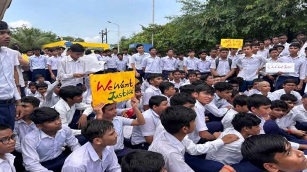 समस्याओं के समाधान के बजाय प्रयास आवासीय विद्यालय के छात्रों को मिलती है धमकी, विरोध में विधानसभा घेराव करने निकले छात्र