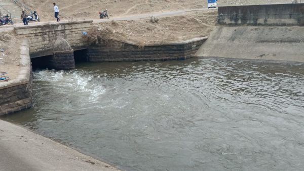 डिप्टी सीएम अरुण साव के निर्देश पर खुला खुड़िया जलाशय का गेट, कई गांवों को मिलेगी राहत