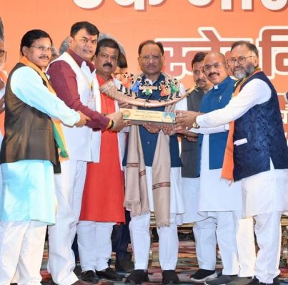 मुख्यमंत्री भिलाई में "बिहार-तिहार स्नेह मिलन" कार्यक्रम में हुए शामिल, सर्व समाज प्रमुखों का किया सम्मान