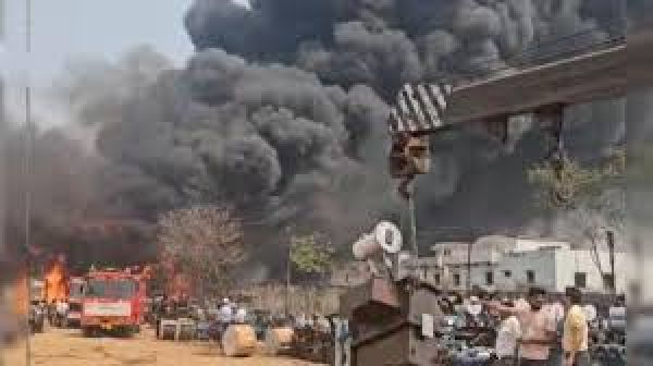 स्टोर में लगे आग से 400 पुराने ट्रांसफॉर्मर जले, हटाए गए एक्जीक्यूटिव इंजीनियर