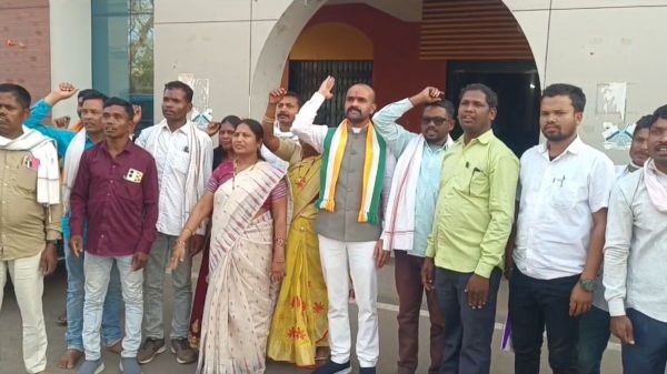 बिना संसाधनों के प्रसव कराने की कोशिश, जच्चा-बच्चा की मौत, आदिवासी समाज में आक्रोश