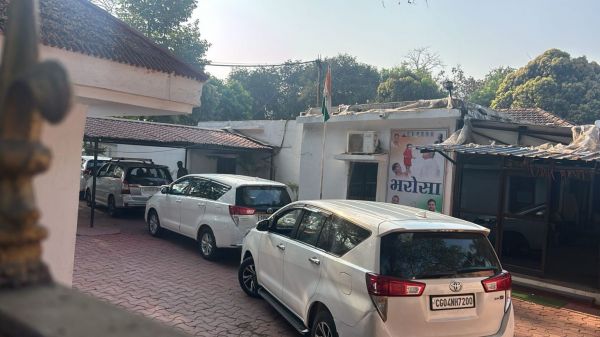 पूर्व मुख्यमंत्री भूपेश बघेल के निवास पर CBI की दबिश, रायपुर और भिलाई में जांच जारी