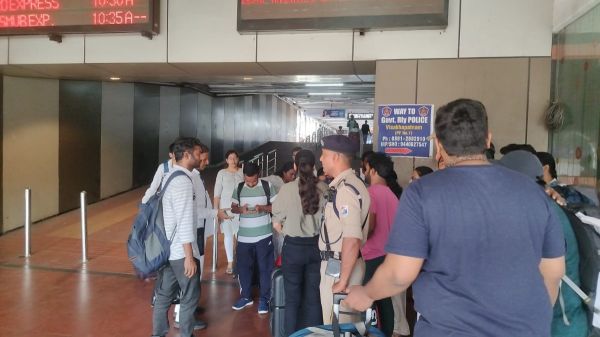 बिना टिकट यात्रा करने वालों पर रेलवे की कड़ी कार्रवाई, तीन दिनों में वसूला 17 लाख रुपये का जुर्माना