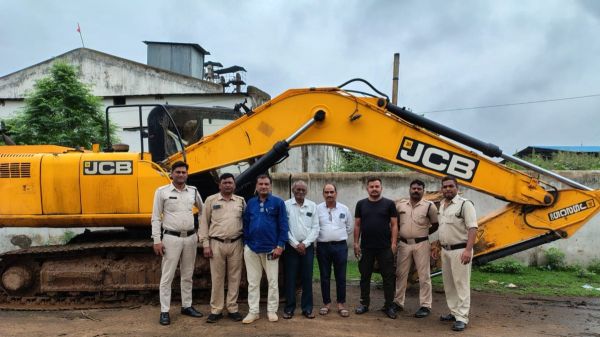 खनिज विभाग की बड़ी कार्रवाई: अवैध रेत खनन में लगी मशीन और 7 हाईवा जब्त, अन्य गांव में भी उठ रही कार्रवाई की मांग&hellip;