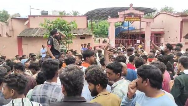 धर्मांतरण को लेकर गरमाया माहौल : दोनों पक्षों ने एक-दूसरे पर लगाए गंभीर आरोप, जांच में जुटी पुलिस